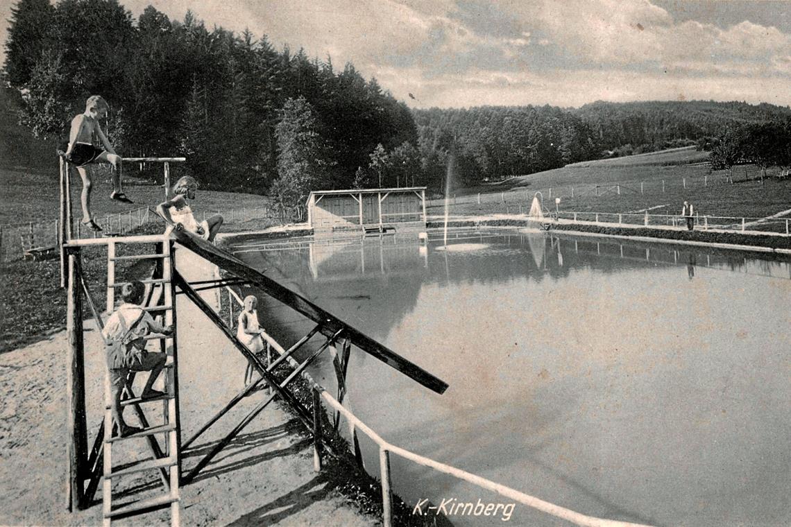 Kurbädle sowie Fisch- und Feuerlöschteich Eine historische Postkarte zeigt eine Aufnahme, wahrscheinlich kurz nach der Fertigstellung 1933. Foto: Postkartenverlag Greiner