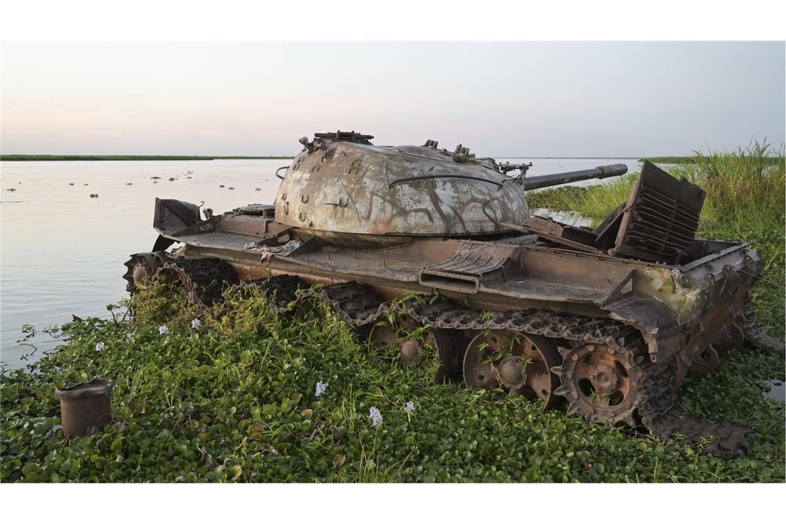 Eine hohe Zahl an Konflikten ist heute die neue Normalität (auf dem Foto ist ein Panzerwrack im Südsudan zu sehen).