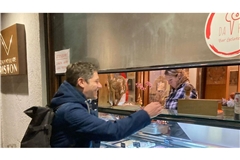 Eine Kugel, zwei Euro – Einstimmung auf den Abend am Eiskanal.