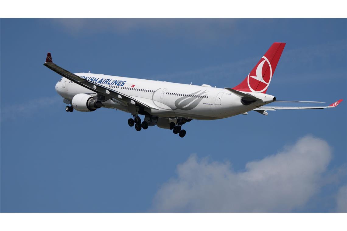Eine Maschine von Turkish Airlines musste in Barcelona wegen einer "Gefahr an Bord" notlanden. (Archiv-Bild)