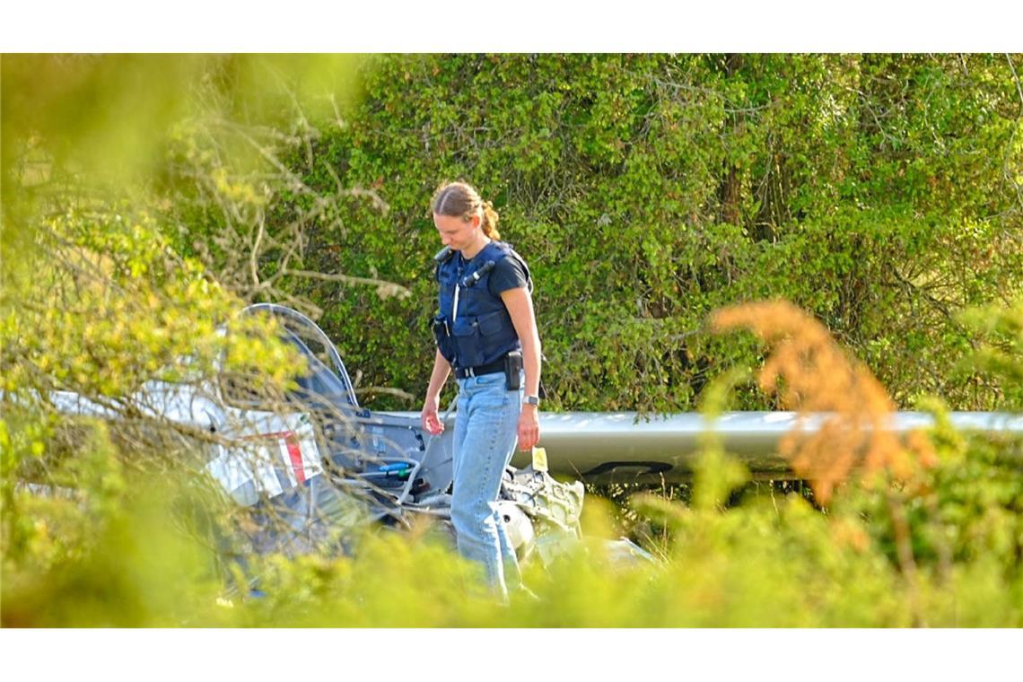 Pilotin stirbt bei Absturz mit Segelflugzeug Eine Pilotin ist bei einem Segelflugzeug-Absturz auf der Schwäbischen Alb ums Leben gekommen.