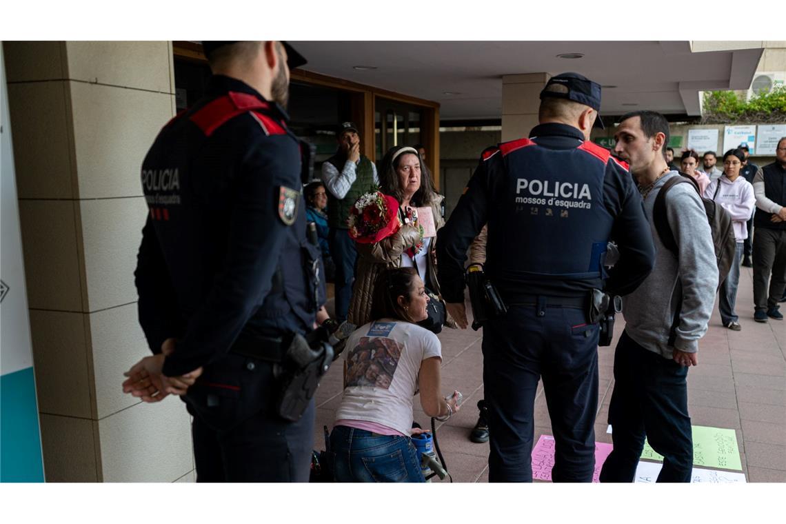 Eine Politikerin sprach von einem "absoluten Drama" und einem "Versagen des Staates".