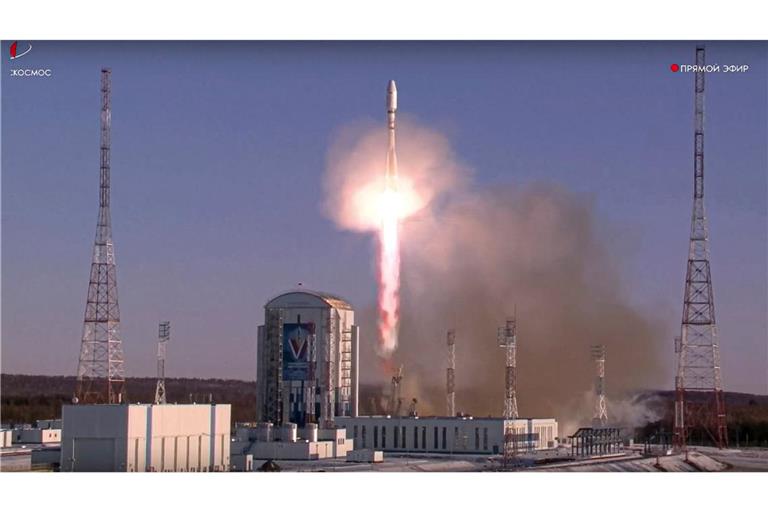 Eine russische Rakete hebt in den Weltraum ab. (Archivbild)