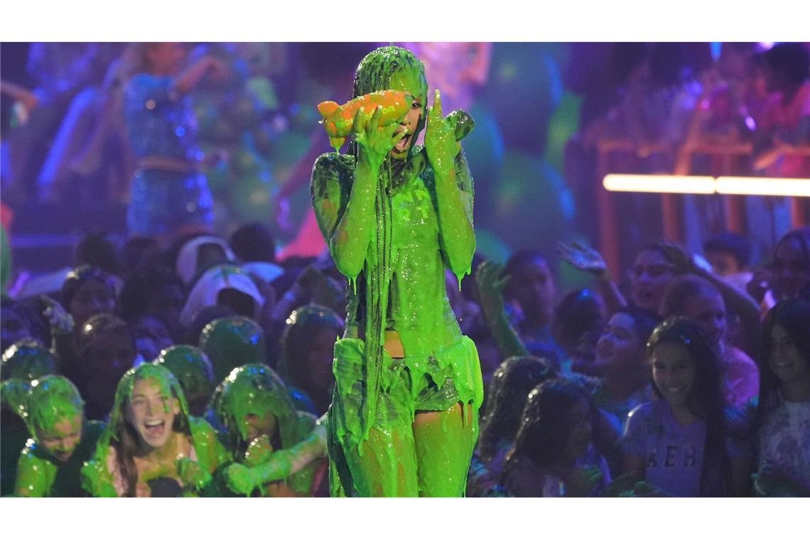 Sabrina Carpenter räumt bei den Kids Choice Awards ab Eine Schleimdusche für Tyla.