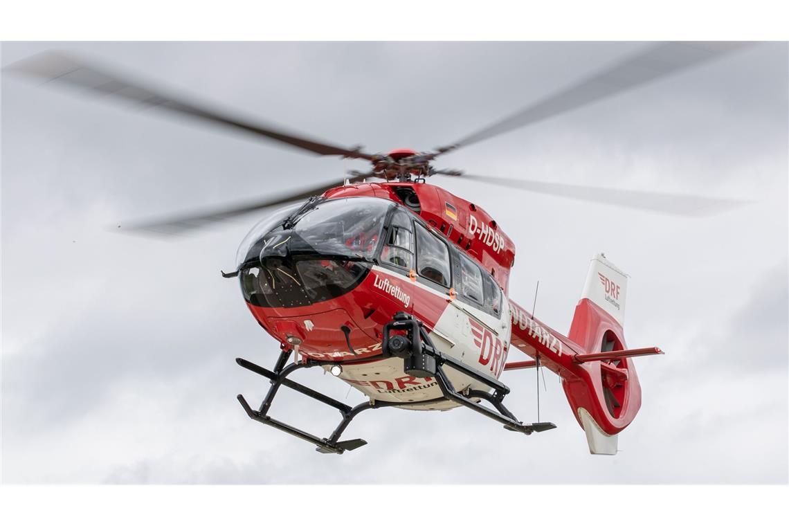 Eine schwer verletzte Seniorin wurde per Hubschrauber in eine Klinik geflogen. (Symbolbild)