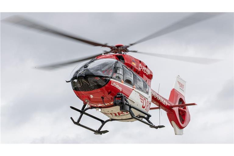 Eine schwer verletzte Seniorin wurde per Hubschrauber in eine Klinik geflogen. (Symbolbild)