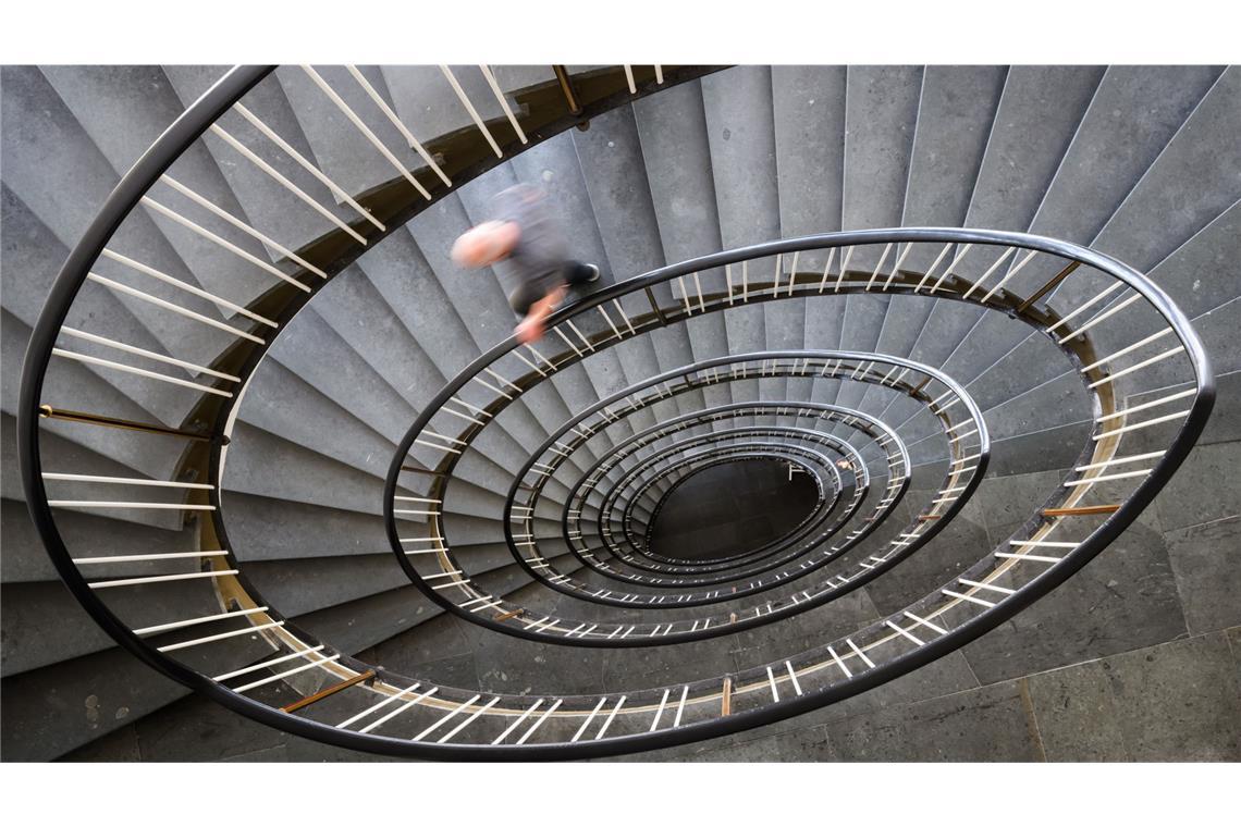 Eine Spirale, bei der nichts heraus- und man selbst nie irgendwo ankommt: Das kann aus dem Gedankenkreisen werden. Doch es gibt Tipps und Hilfe.