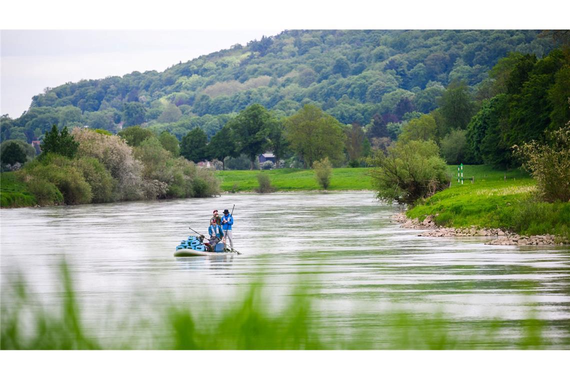 Eine Strecke von 431 Kilometern wollen vier Männer auf der Weser paddeln - Tag und Nacht.