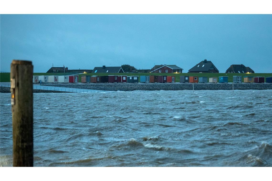 Erster Herbststurm an der Küste - keine Fahrt nach Helgoland Eine Sturmflut wird an der deutschen Nordseeküste am Montag nicht erwartet.
