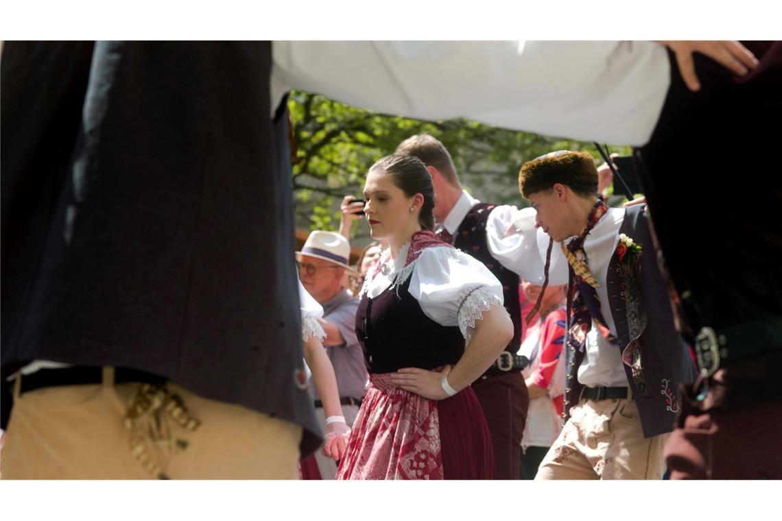 Eine Tanzgruppe und Volksmusik sorgten beim Dialogfestival "Meeting Brno" für gute Stimmung.