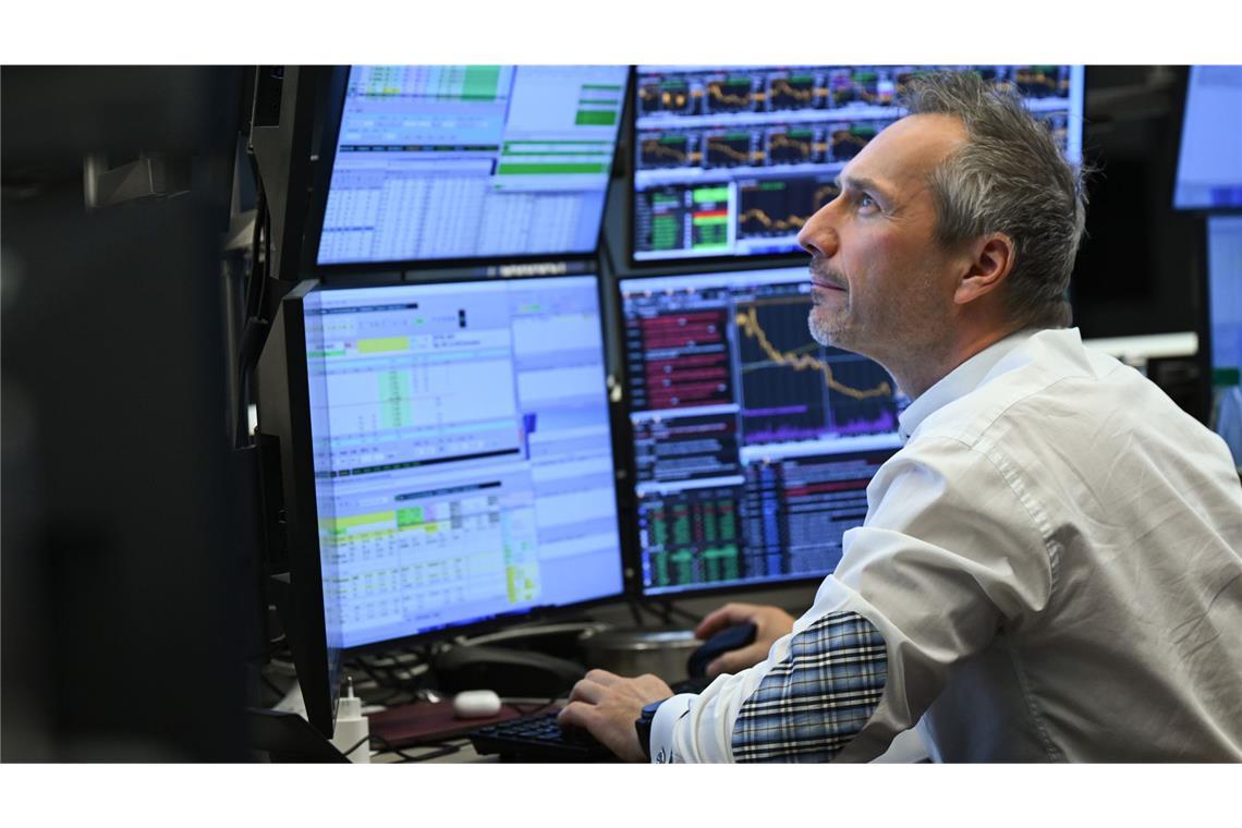 Gute Nachrichten für Anleger – Dax im Plus Eine turbulente Woche an der Börse neigt sich dem Ende zu.