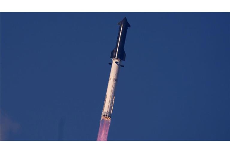 Eine überarbeitete Version der Riesen-Rakete hat einen zwölften Testflug absolviert.