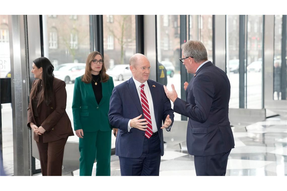 Eine US-Delegation kritisiert Trump beim Besuch in Dänemark.