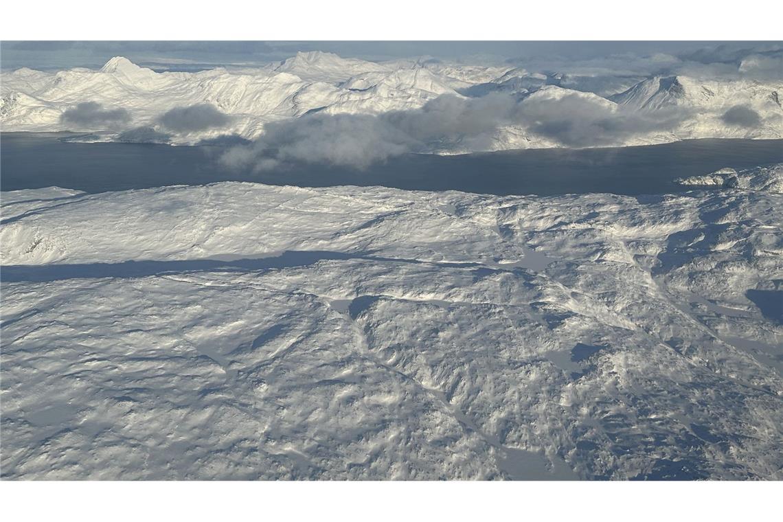 Was Grönlands Rohstoffe für die EU bedeuten Eine verschneite Landschaft nahe Nuuk.