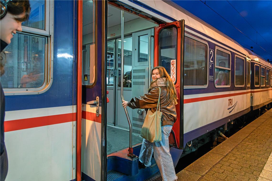 Wenn die Anfahrt zur Fehlzeit wird Eine von ihnen ist Mia Millenet, die ihr Freiwilliges Soziales Jahr in Stuttgart macht und schon viel Zeit beispielsweise wegen Zugausfällen auf der Strecke gelassen hat.