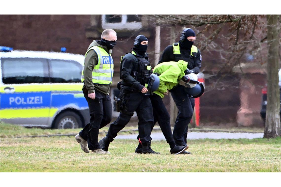 Eine Woche nach der Tat ließ die Bundesanwaltschaft den Tatverdächtigen in Karlsruhe vorführen. (Archivbild)