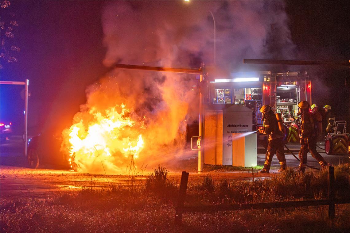 Eine Zeugin bemerkte den brennenden Pkw kurz nach 2 Uhr. Foto: 7aktuell.de