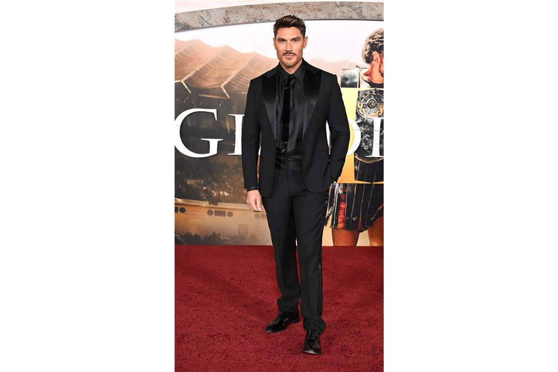 Paul Mescal, Denzel Washington & Co. auf dem roten Teppich Einen eleganten Anzug ganz in Schwarz trug Hairstylist Chris Appleton bei der Premiere von „Gladiator II“ in Los Angeles.