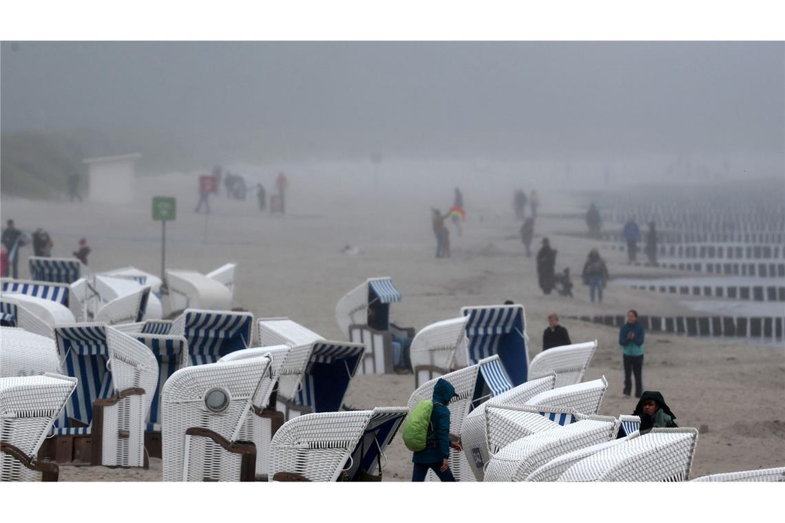 Einen Strandurlaub stellen sich Spanier entschieden anders vor. (Archivbild)