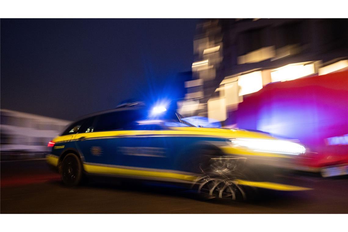 Einen Trunkenbold hat die Polizei am Freitagabend in Neenstetten aus dem Verkehr gezogen (Symbolbild).
