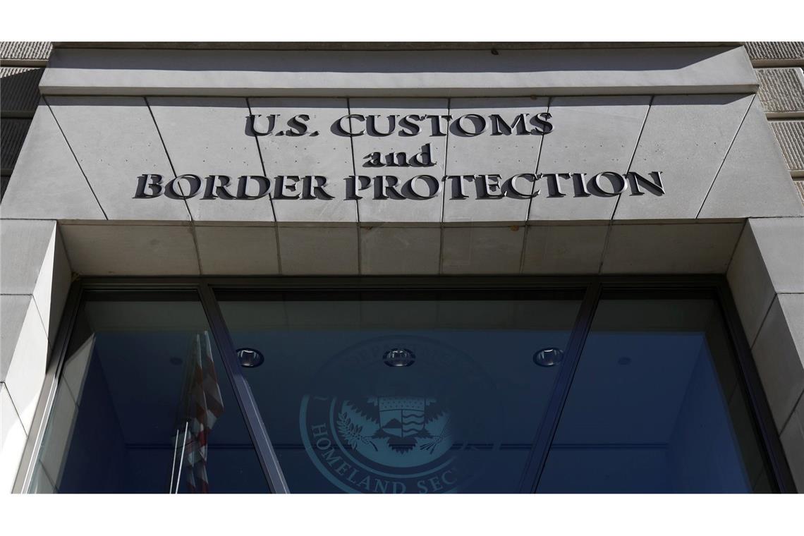 Trump-Zölle drücken deutschen Exportüberschuss auf Tiefstand Einer Studie zufolge nutzen etliche US-Unternehmen die Zollerhöhungen, um ihre Preise noch mehr anzuheben und so ihre Gewinne zu steigern. (Symbolbild)