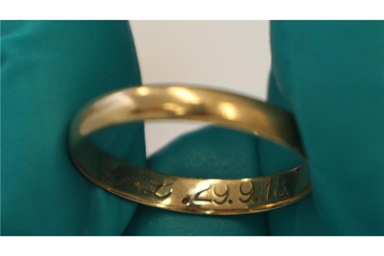 Eines der gestohlenen Schmuckstücke. Das weitere Diebesgut zeigen wir in der Fotostrecke.