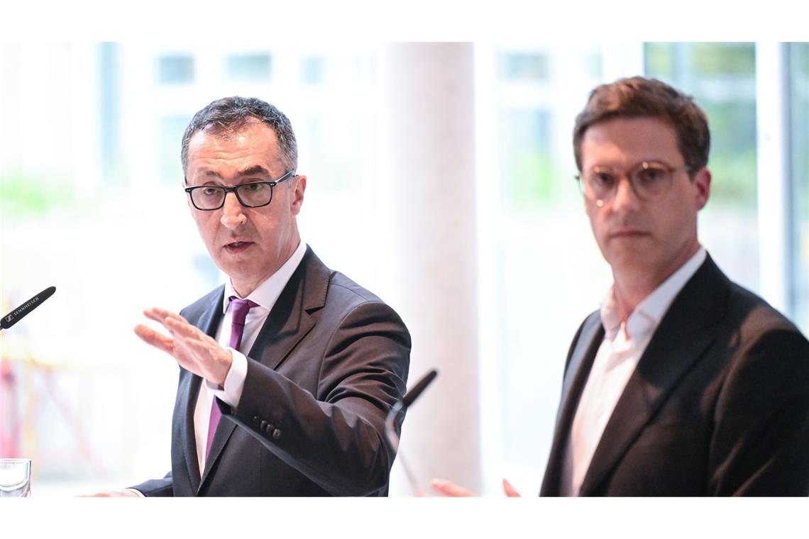 Einig über Stellenzuwachs: Cem Özdemir (Grüne) und Manuel Hagel (CDU) bei den Koalitionsverhandlungen