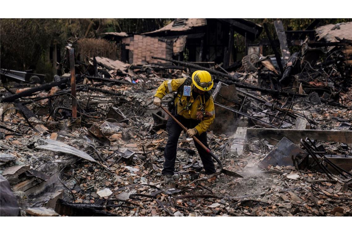 Waldbrand in Malibu: Feuerwehr macht Fortschritte Einige Anwohner fanden bei der Rückkehr nur noch ausgebrannte Ruinen vor.