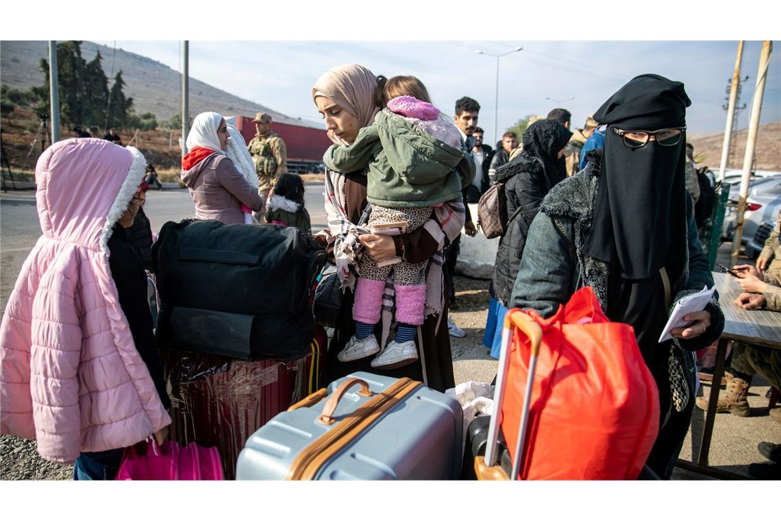 Pro Asyl: Schnelle Rückkehr nach Syrien wäre gefährlich Einige Flüchtlinge kehren aus der Türkei in ihr Heimatland Syrien zurück. Andere warten wegen der noch instabilen Lage lieber ab.