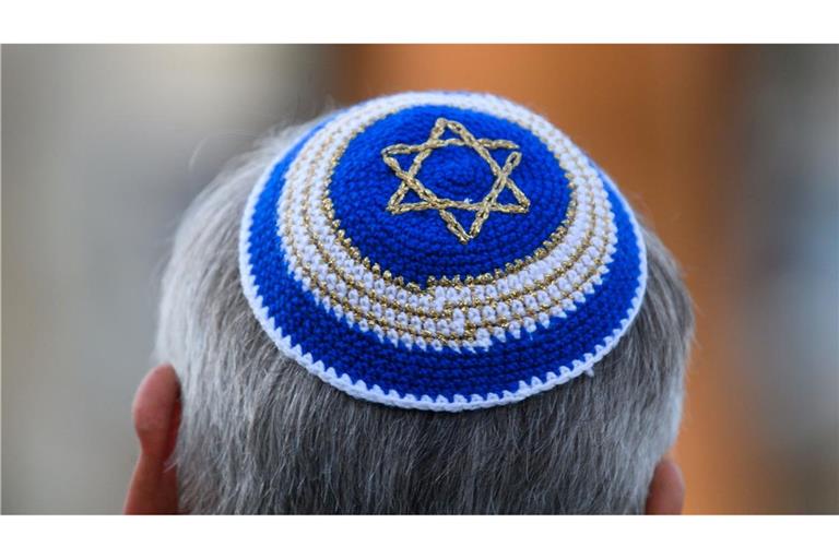 Einige Juden zeigen ihre Kippa nicht mehr in der Öffentlichkeit. (Archivbild)