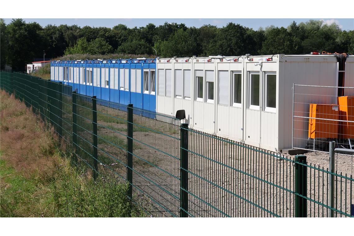 Einige Kommunen nutzen Container nur als Notfallmaßnahme zur Unterbringung von Asylbewerbern, andere auch länger. (Archivbild)