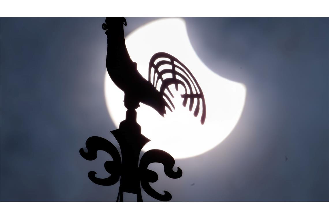 Partielle Sonnenfinsternis nur teilweise sichtbar Einige Minuten nach 12 Uhr erreichte die partielle Sonnenfinsternis über Deutschland ihren Höhepunkt.