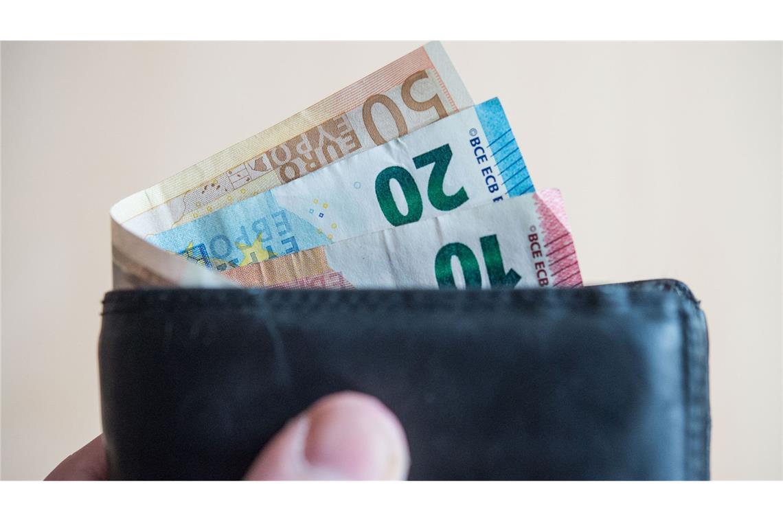 Was 2025 im Geldbeutel bleibt Einiges wird für Verbraucher im neuen Jahr teurer.