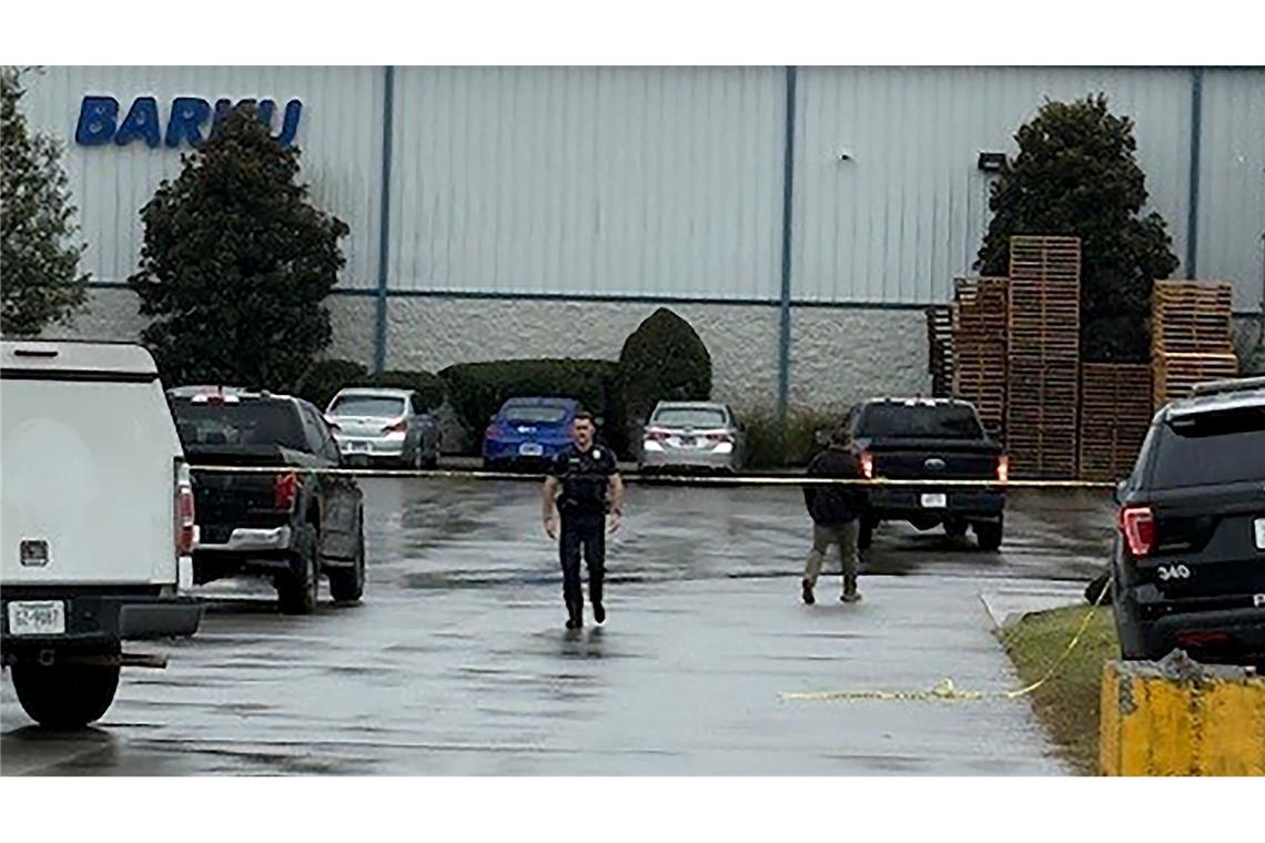 Polizei: Zwei Deutsche bei Gewalttat in den USA getötet Einsatzkräfte des Cleveland Police Departments ermittelten auf dem Firmengelände.