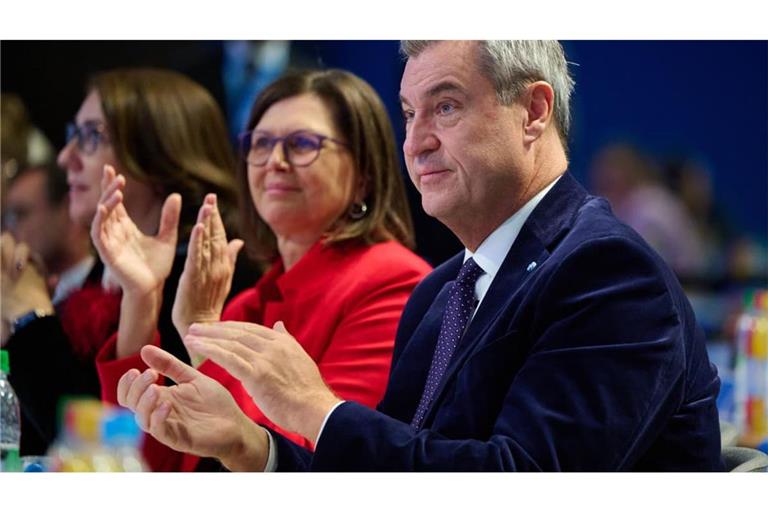 Einträchtiges Klatschen auf dem CSU-Parteitag: Ilse Aigner und Markus Söder.