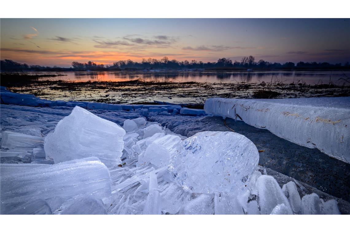 Eisschollen an der Oder