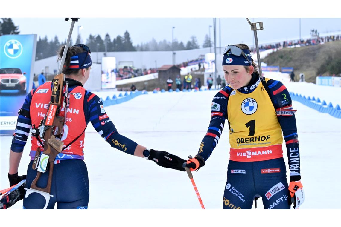 Eiszeit: Julia Simon und Justine Braisaz-Bouchet (r) beschränken ihren Kontakt auf ein Minimum. (Archivbild)