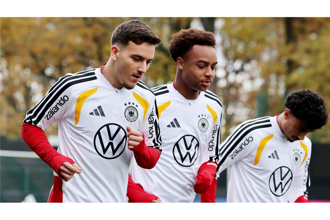 El Mala (l.) und Ouédraogo (m.) sind zum ersten Mal bei der A-Elf.