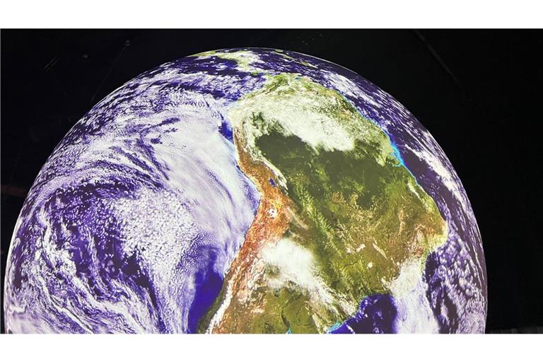 El Niño und La Niña begünstigen Extremwetter in vielen Weltregionen. El Niño treibt die globale Durchschnittstemperatur in die Höhe, während La Niña einen kühlenden Effekt hat.