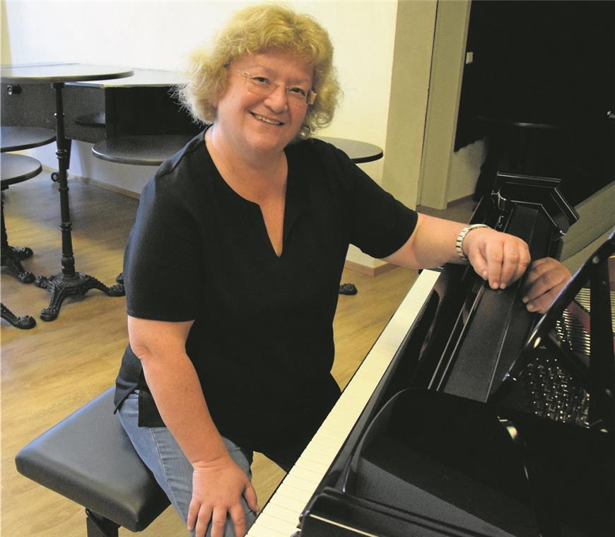 Ein Pianist muss wie ein Dirigent denken Elena Margolina-Hait versucht, individuell auf die Schüler einzugehen, gleichsam ist ihr der sensible Umgang mit dem Notentext wichtig. Foto: E. Klaper