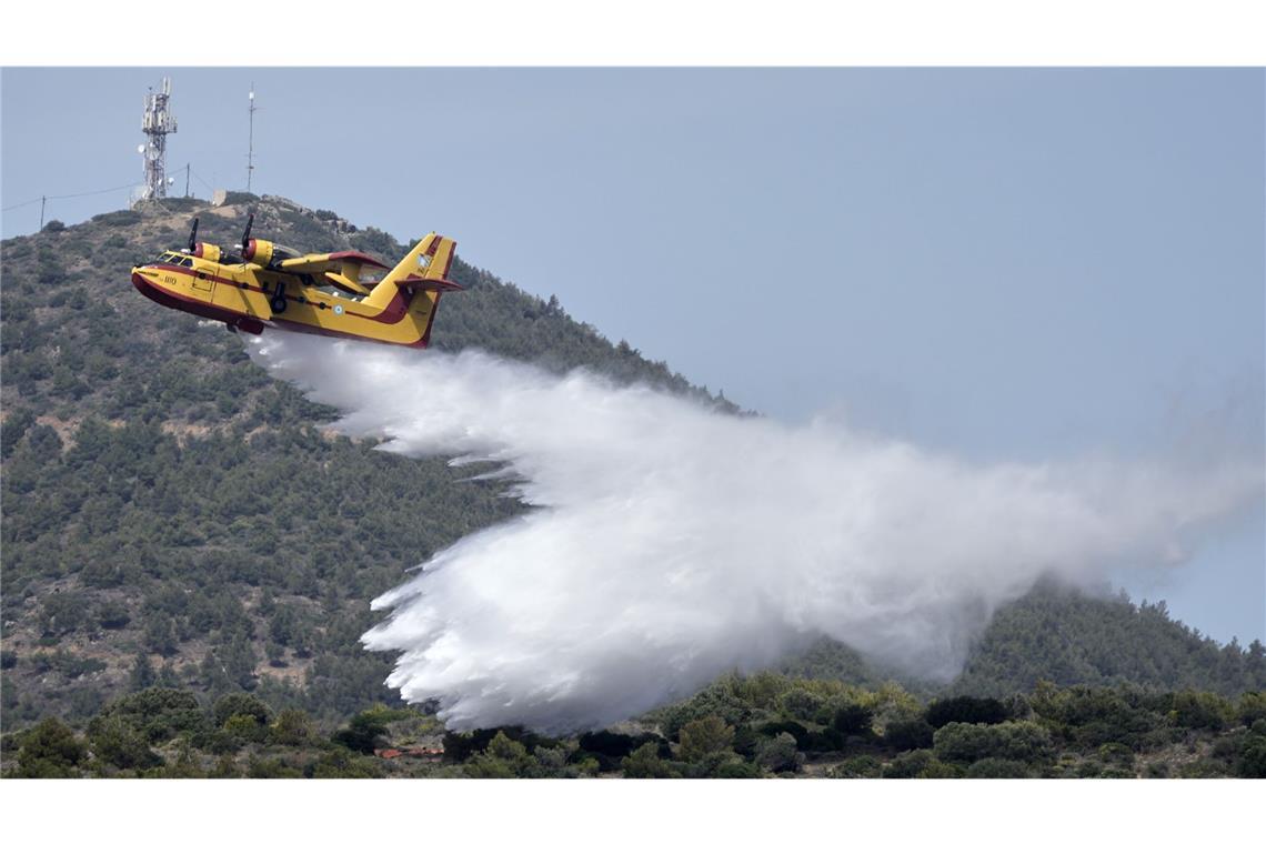 Großbrand tobt auf griechischer Insel Elf Löschflugzeuge sind auf Chios im Einsatz. (Archivbild)