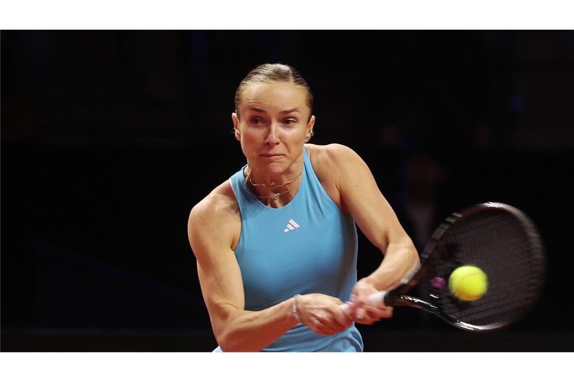 Elina Svitolina schafft es bis ins Halbfinale beim diesjährigen Porsche Tennis Grand Prix. Sie gewinnt ihr Viertelfinale gegen die Tschechin Laura Noskova in zwei Sätzen. Im Halbfinale ist dann allerdings Schluss für die 31-Jährige. Die Weltranglisten-Siebte verliert wie Coco Gauff im Viertelfinale zuvor gegen die elftplatzierte Karolina Muchova. Am vergangenen Samstag muss sich die Ukrainerin in drei Sätzen mit 4:6, 6:2 und 4:6 geschlagen geben.