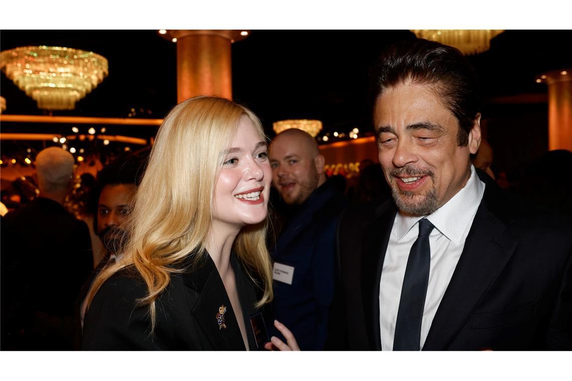 Elle Fanning und Benicio Del Toro im Gespräch: Dieses Mittagessen lässt sich niemand entgehen.