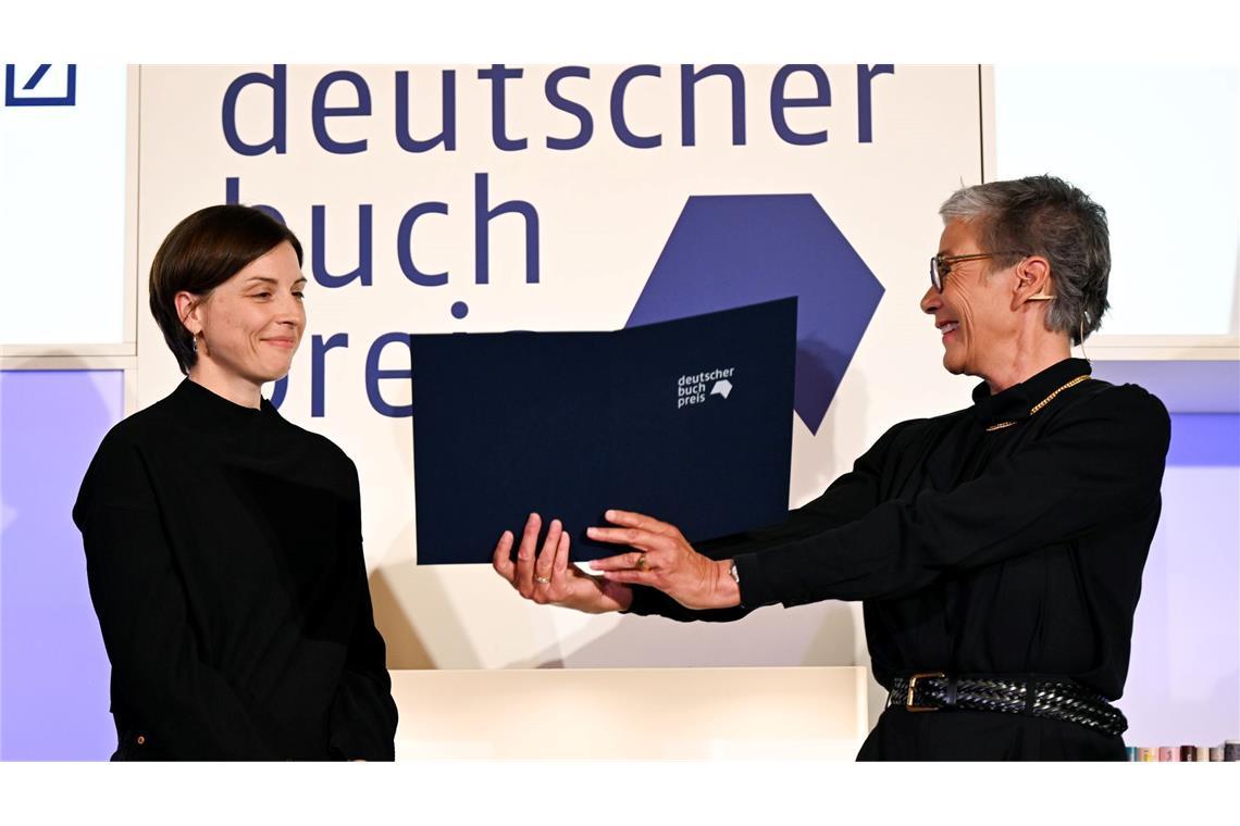 "Dieser Roman ist ein Ereignis" - Buchpreis geht an Elmiger Elmiger erhält den Preis an ihrem 40. Geburtstag