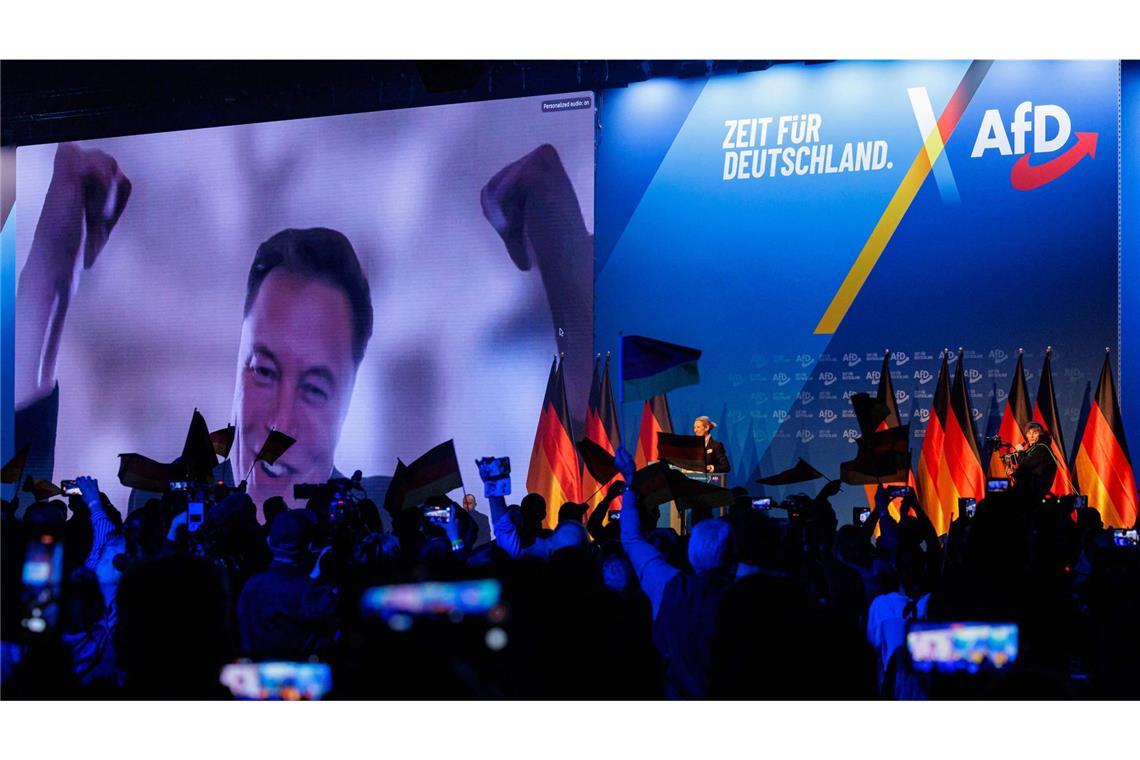 Musk live bei AfD-Wahlkampfshow zugeschaltet Elon Musk schaltete sich in den deutschen Wahlkampf ein und warb für die AfD.