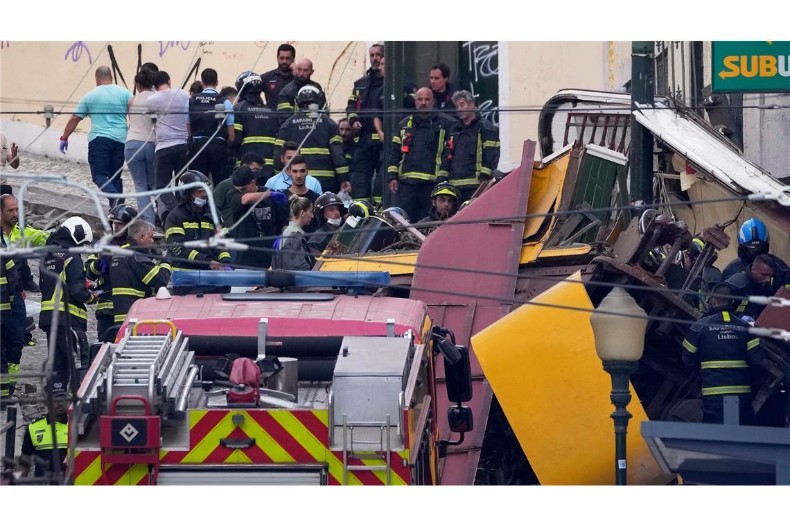 Eltern aus Deutschland haben ihren Sohn, den die Polizei schon unter den Todesopfern vermutete, schwer verletzt aber lebend in einem Krankenhaus von Lissabon gefunden.