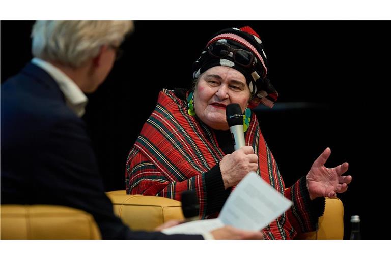 Elvira Bach: „Es kommt darauf an, sich nicht verbiegen zu lassen“ Elvira Bach beim „Über Kunst“-Gespräch in der Staatsgalerie Stuttgart