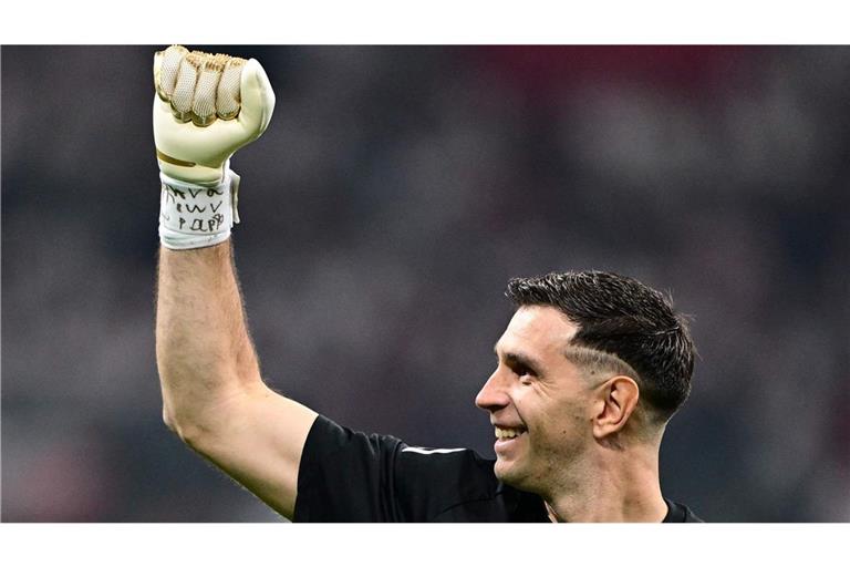 Emiliano Martínez ließ sich auch von einem gebrochenen Finger nicht stoppen.
