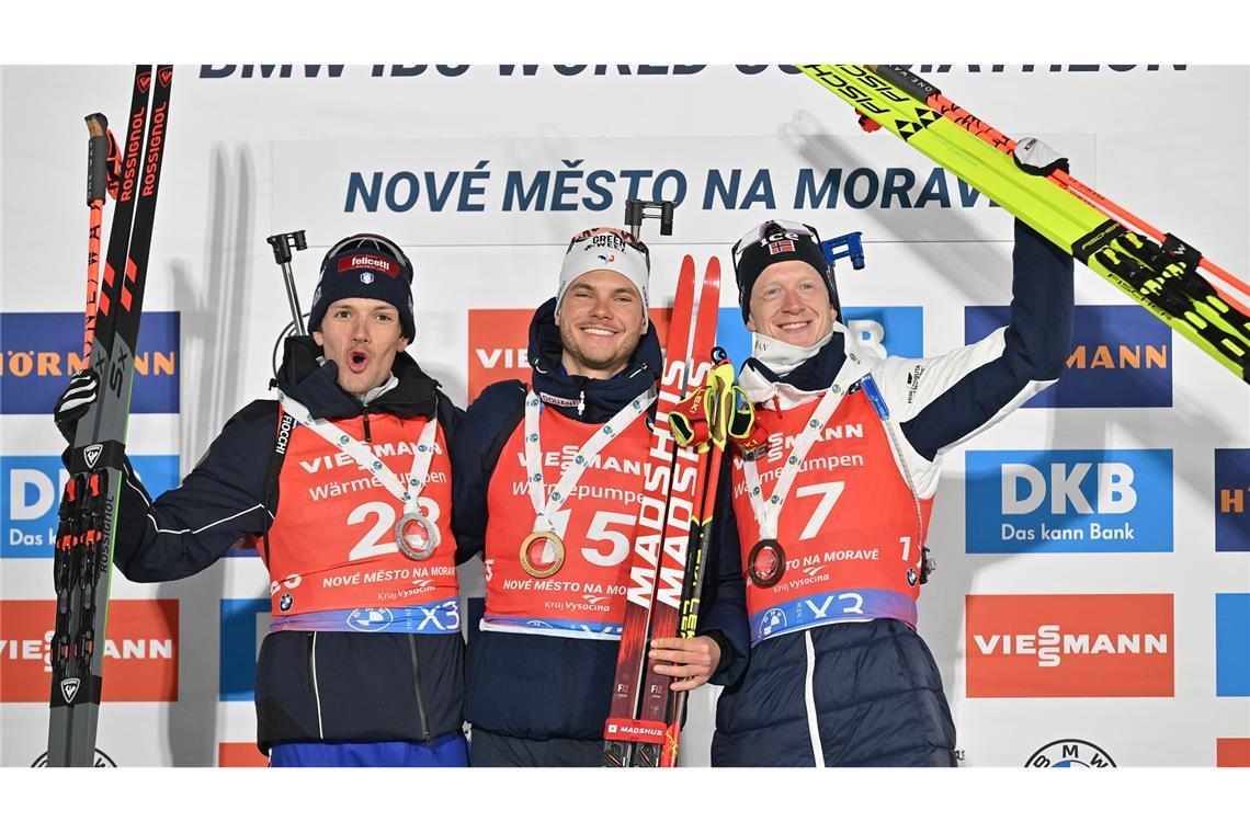 Zu viele Fehler: Deutsche Biathleten erneut chancenlos Emilien Jacquelin (M) sicherte sich den Sieg in Nove Mesto.