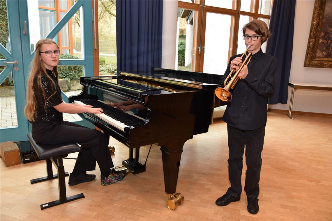Auftritte vielversprechender Talente Emily Seidensal erhielt den Sonderpreis für Klavierbegleitung, hier im Spiel mit Efthymios Balis (Trompete). Fotos: Elisabeth Klaper
